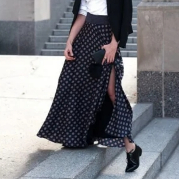 Banana Republic Foulard Maxi Skirt-Size 0-Navy/Orange Circle Print‎ - Picture 2 of 8